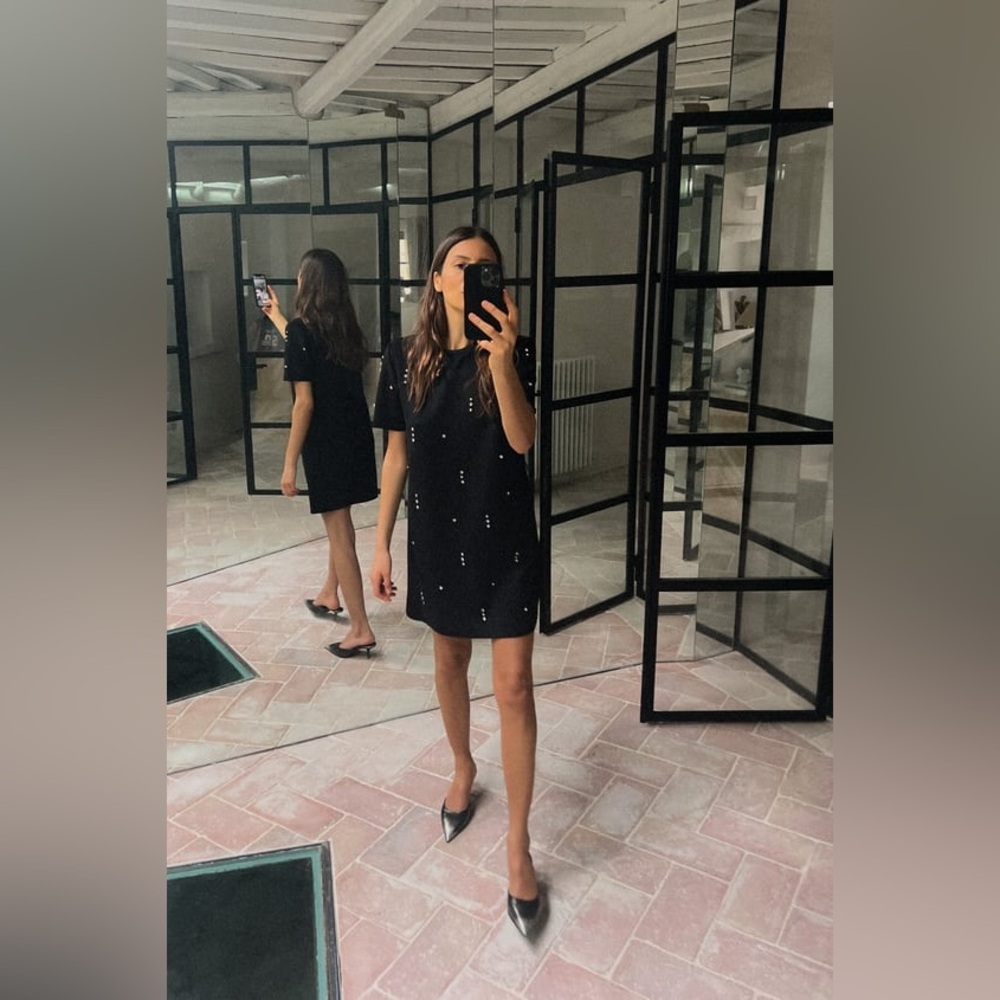 FAUX SUEDE JEWEL DRESS
BLACK 0/1058/620/800/03